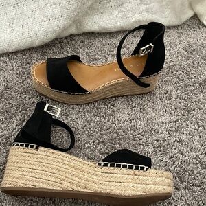 Kelly & Katie Platform Sandals
